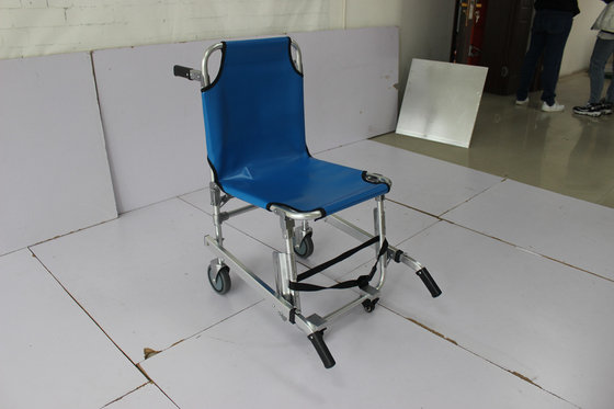 Bom preço. 90CM 2 dobram a cadeira de rodas convertível com à liga de alumínio da ambulância do hospital da maca on-line